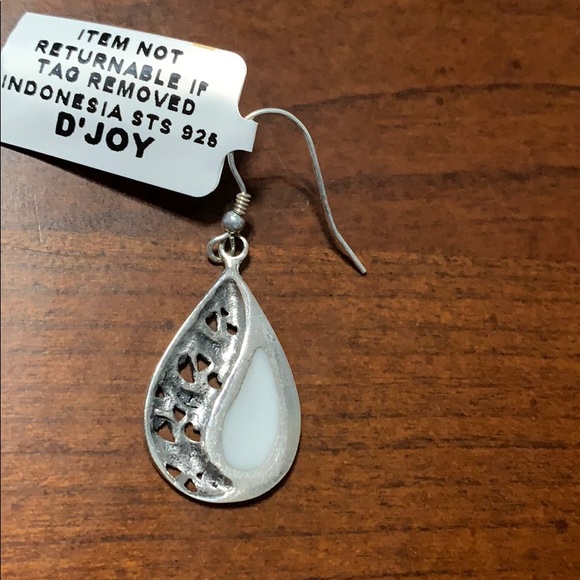 Mother of pearl earrings in sterling silver - Picture 3 of 3